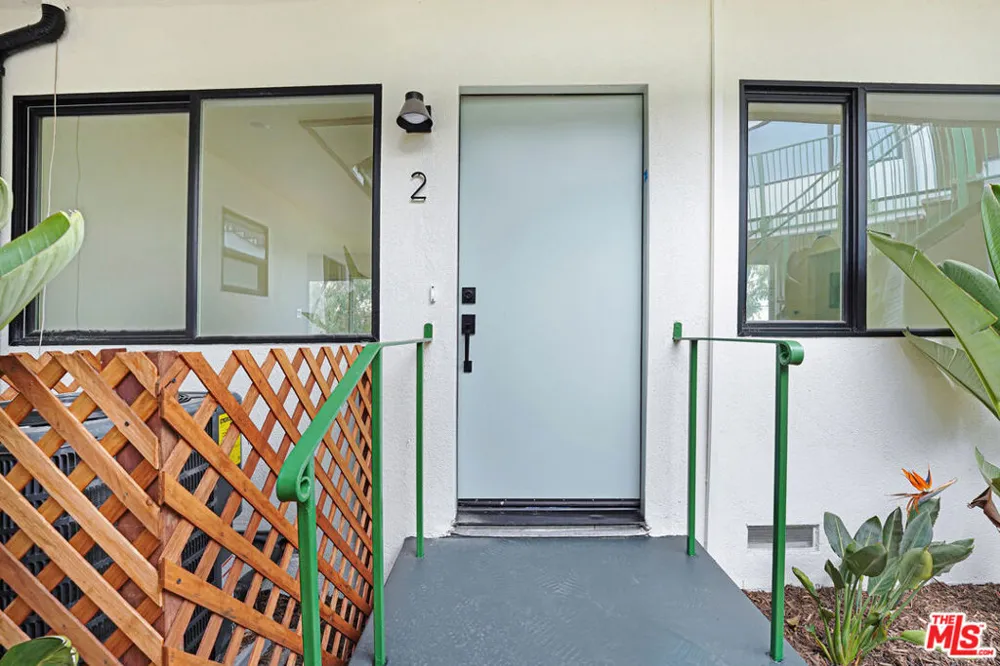 16185 W Sunset Blvd #2 Pacific Palisades, CA 90272