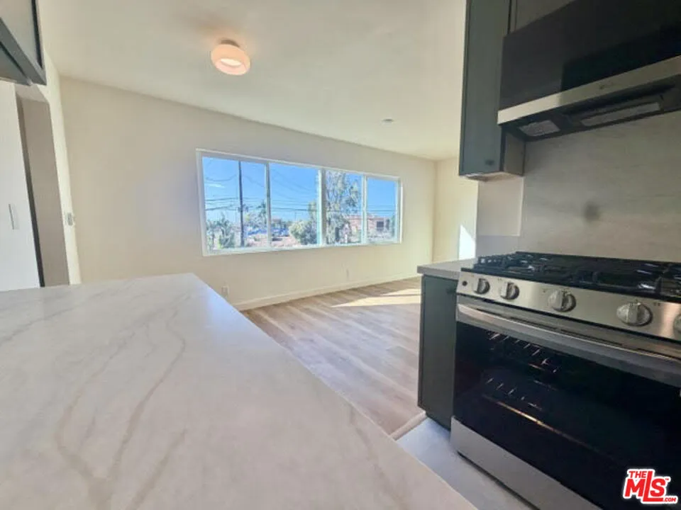 16185 W Sunset Blvd #2 Pacific Palisades, CA 90272