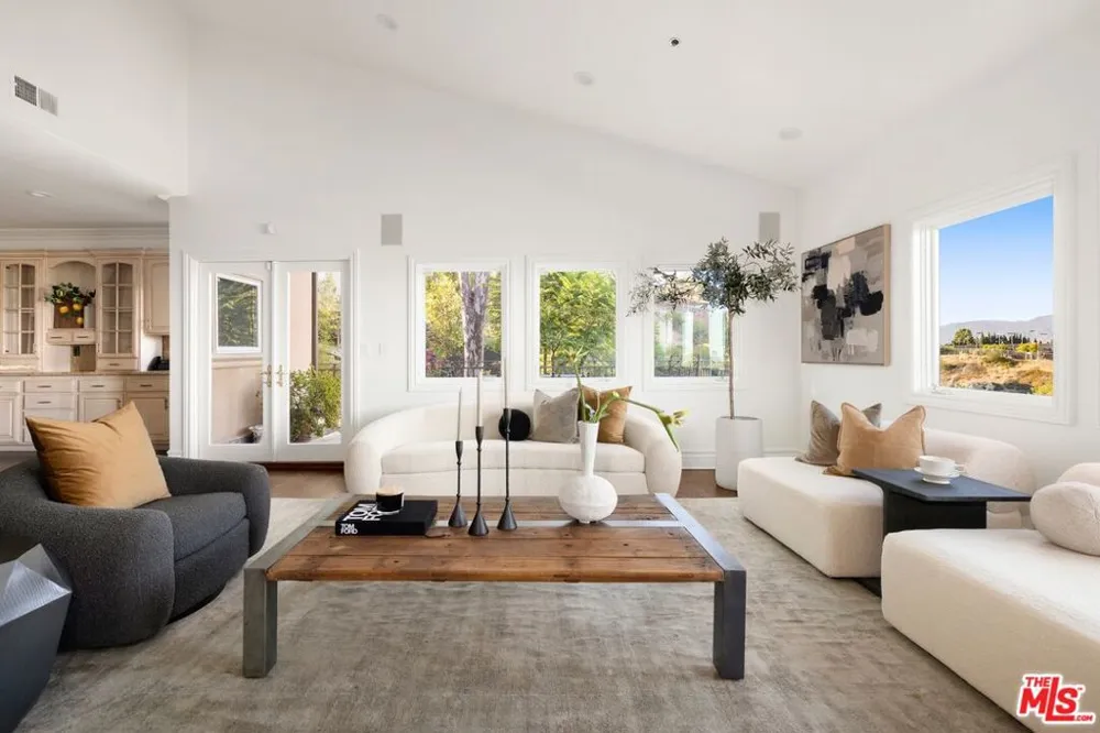 2480 Briarcrest Road Los Angeles, CA 90210