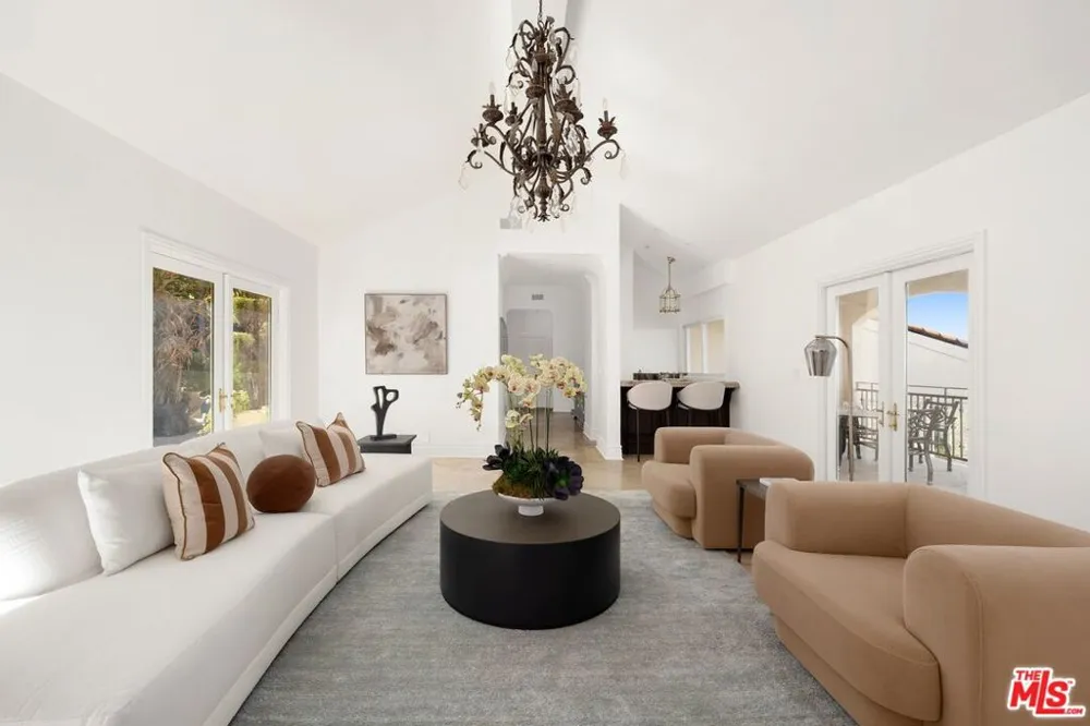 2480 Briarcrest Road Los Angeles, CA 90210