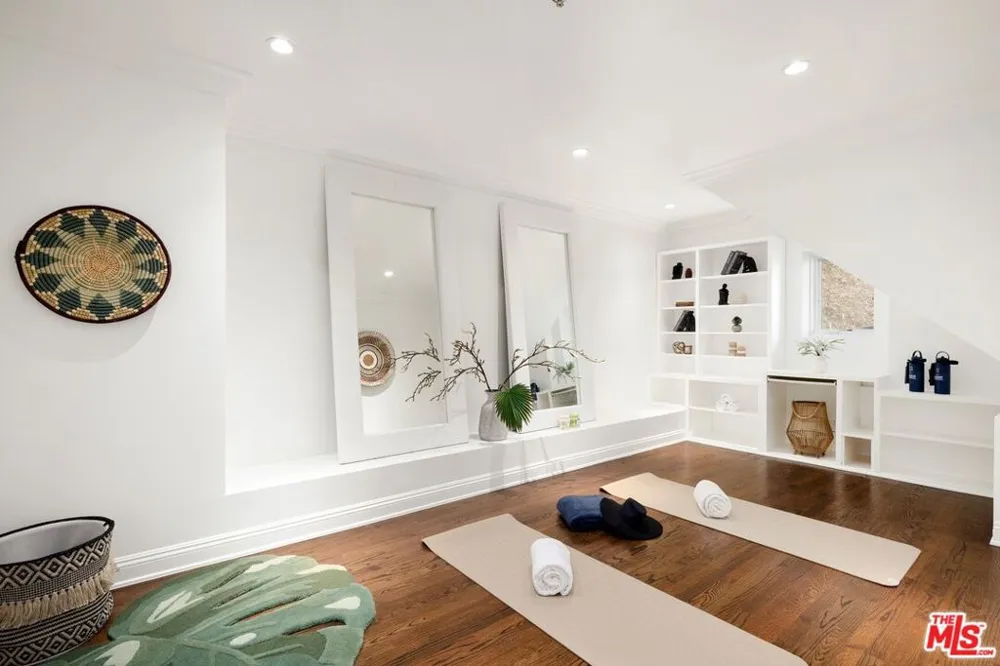 2480 Briarcrest Road Los Angeles, CA 90210