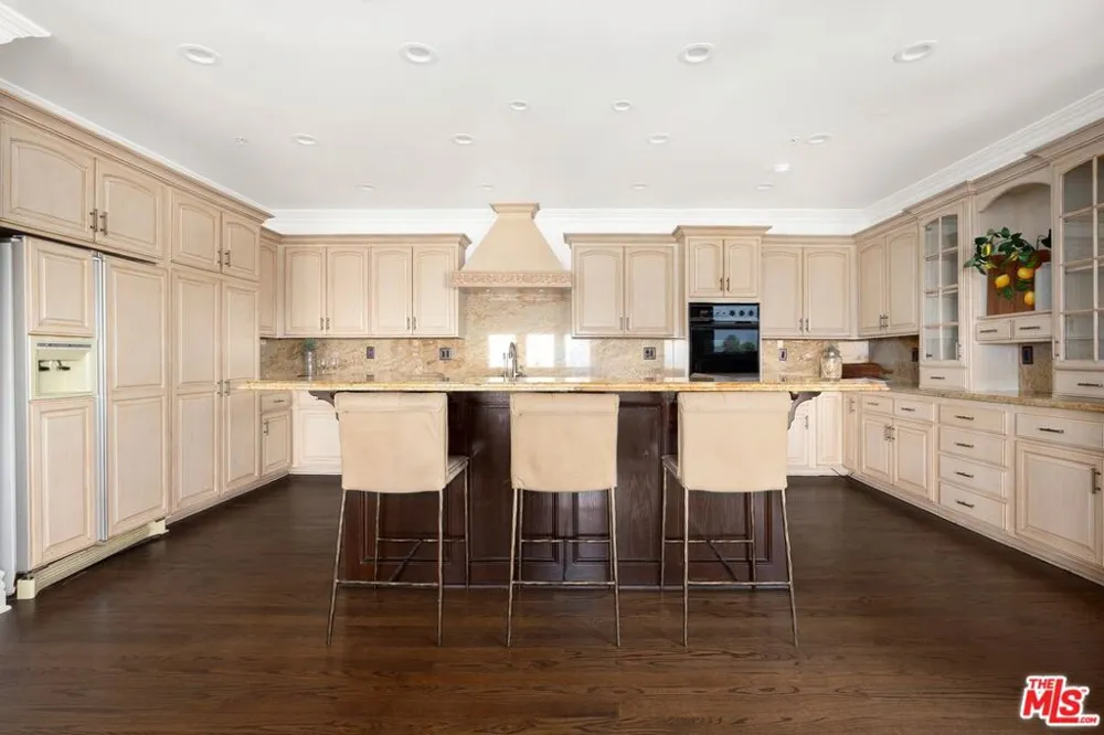 2480 Briarcrest Road Los Angeles, CA 90210