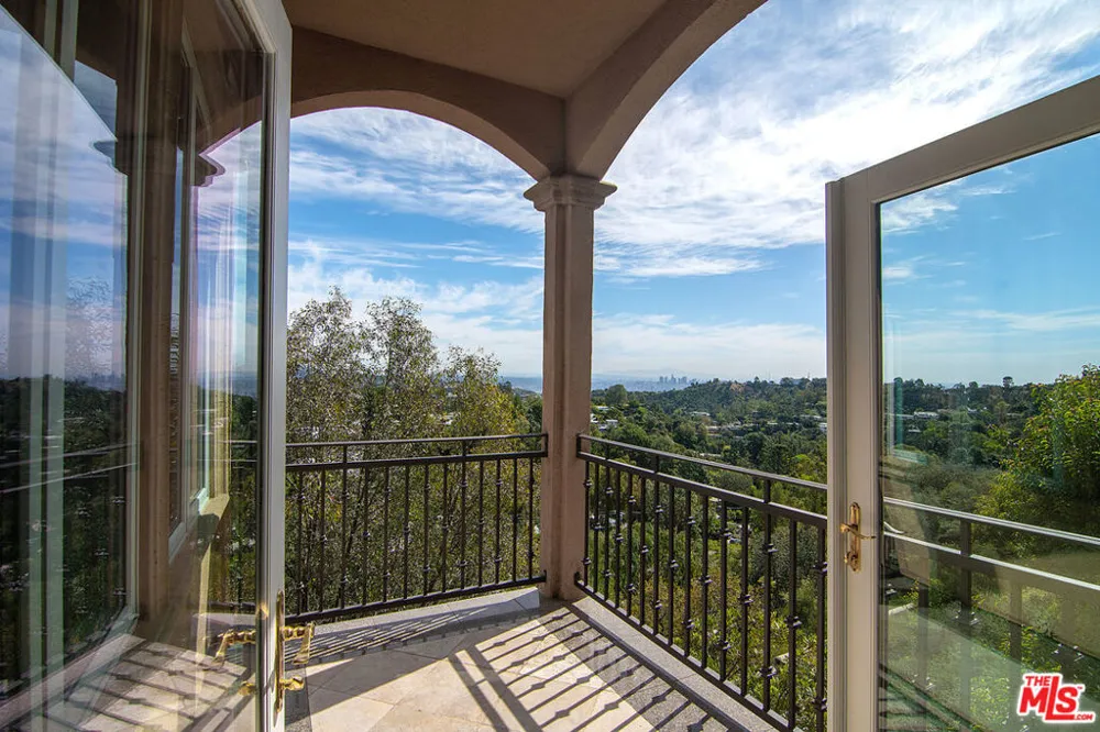 2480 Briarcrest Road Los Angeles, CA 90210