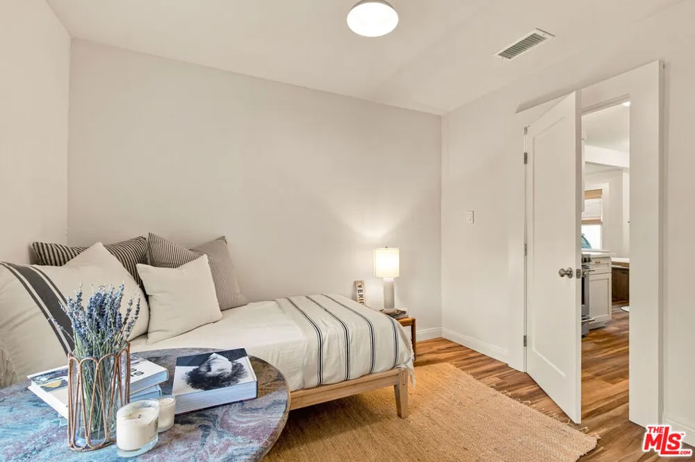 1411 Linden Avenue Venice, CA 90291