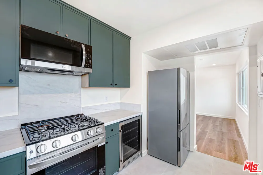 16185 W Sunset Blvd #1 Pacific Palisades, CA 90272