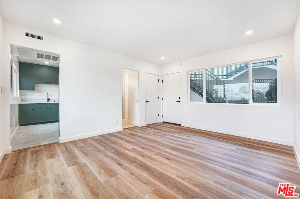 16185 W Sunset Blvd #1 Pacific Palisades, CA 90272