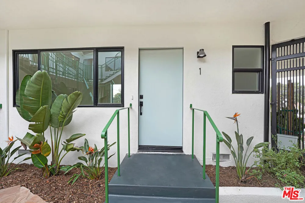 16185 W Sunset Blvd #1 Pacific Palisades, CA 90272