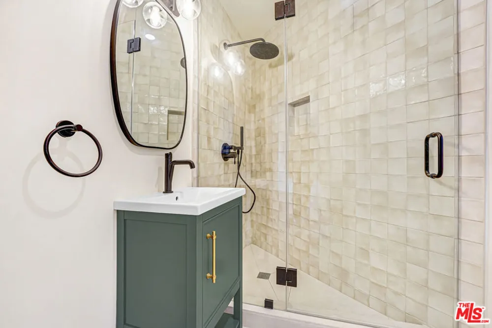 16185 W Sunset Blvd #1 Pacific Palisades, CA 90272