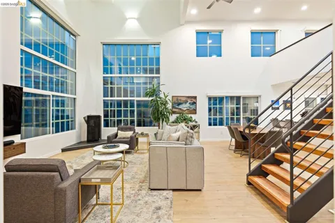201 3rd St #302