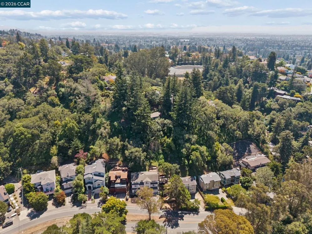 5535 Moraga Ave Oakland, CA 94611