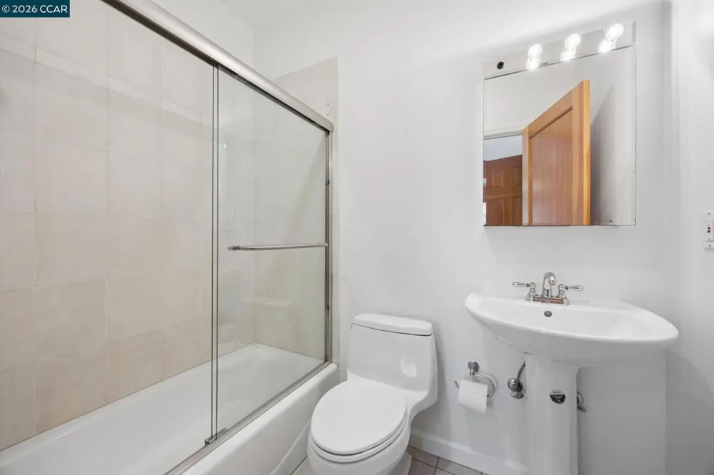 5535 Moraga Ave Oakland, CA 94611