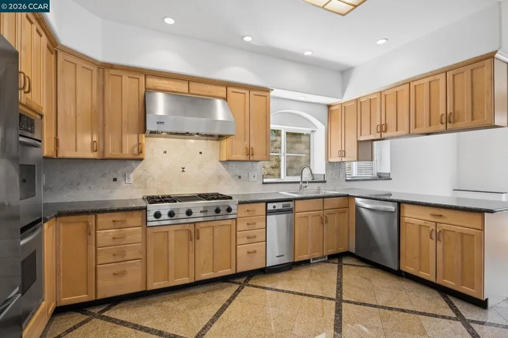5535 Moraga Ave Oakland, CA 94611
