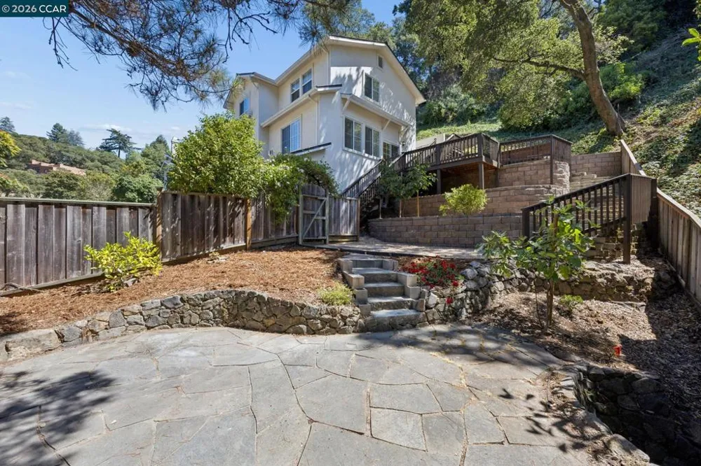 5535 Moraga Ave Oakland, CA 94611