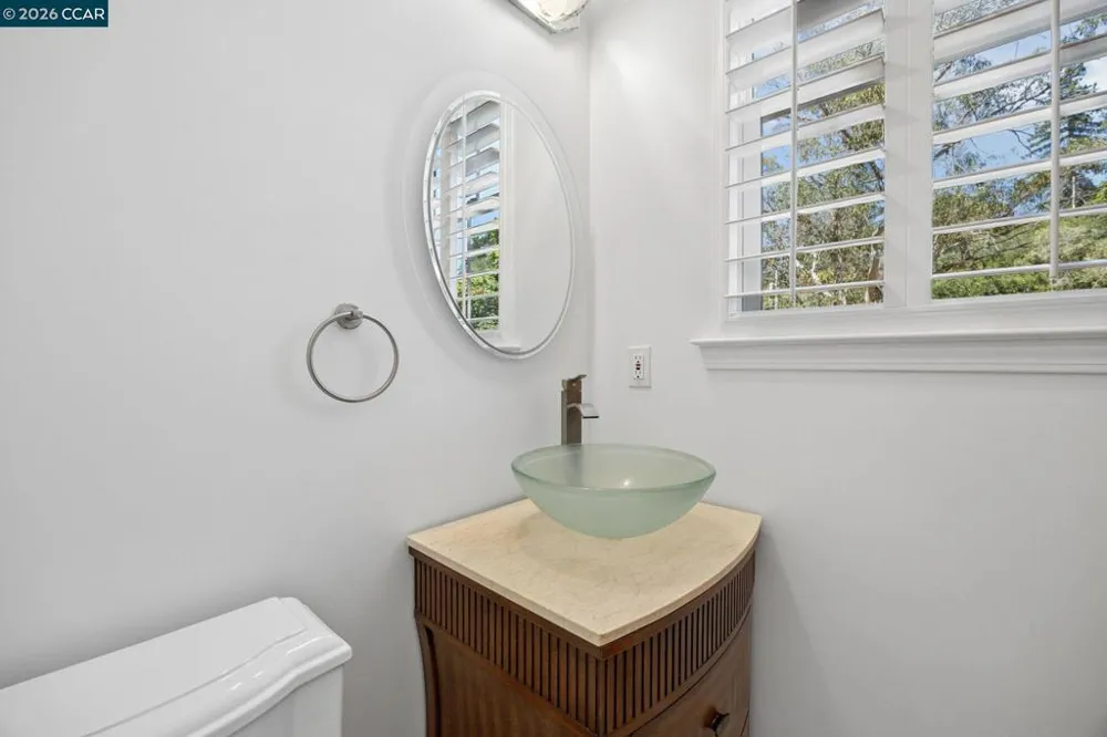 5535 Moraga Ave Oakland, CA 94611