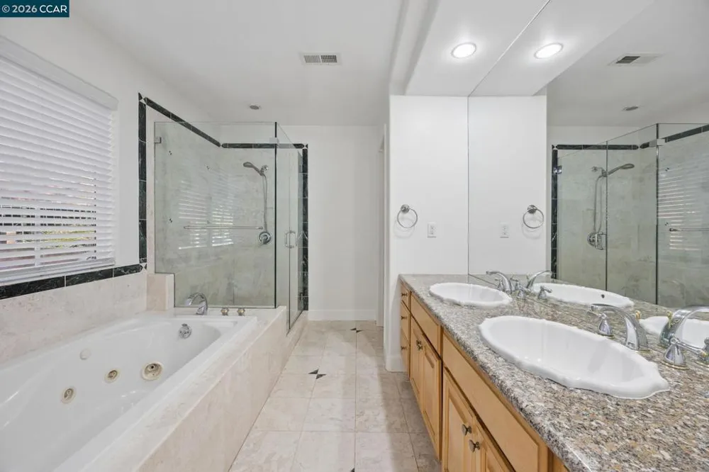 5535 Moraga Ave Oakland, CA 94611