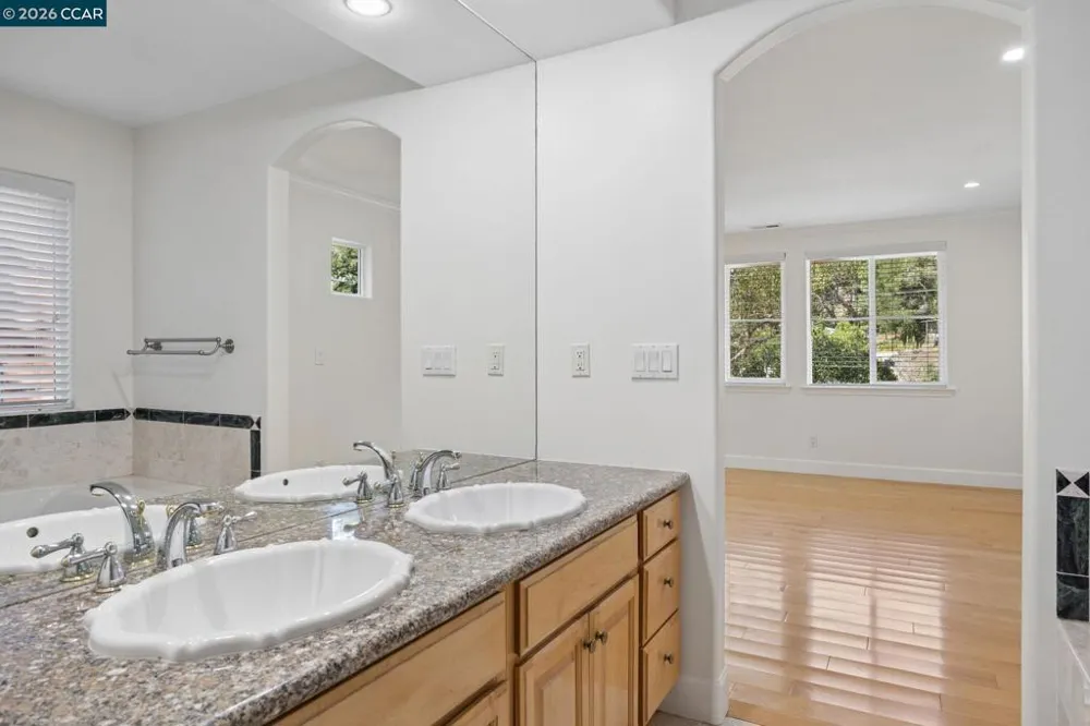 5535 Moraga Ave Oakland, CA 94611