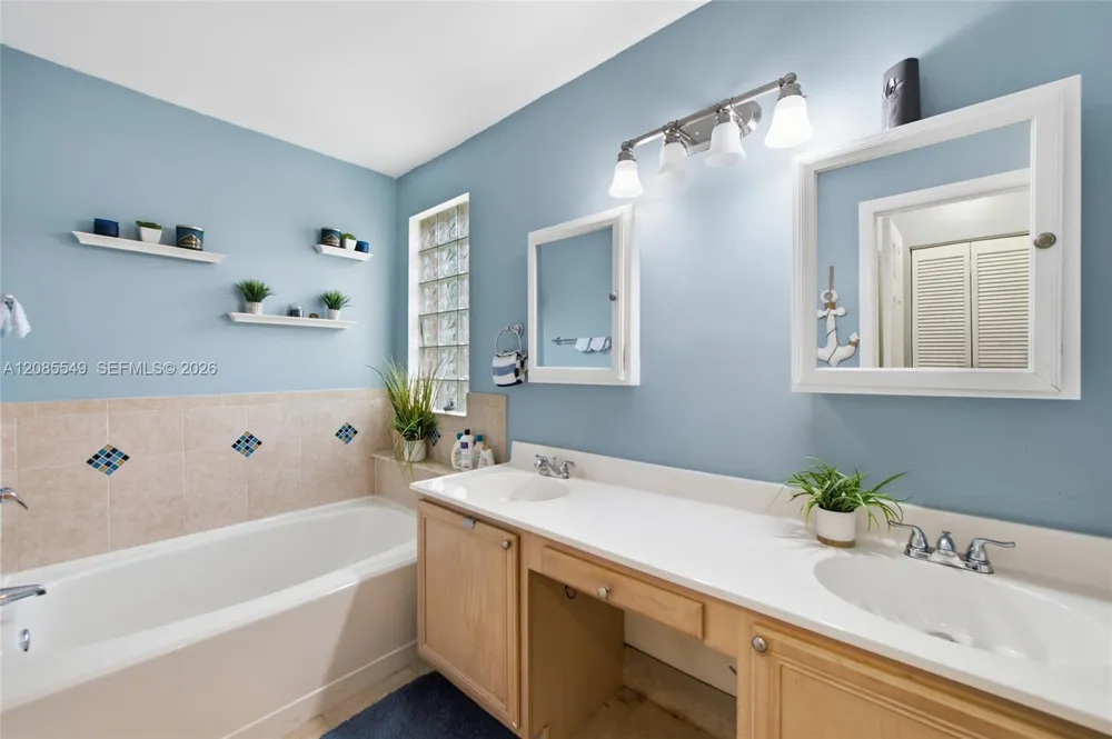 4258 NW 1st Dr Deerfield Beach, FL 33442
