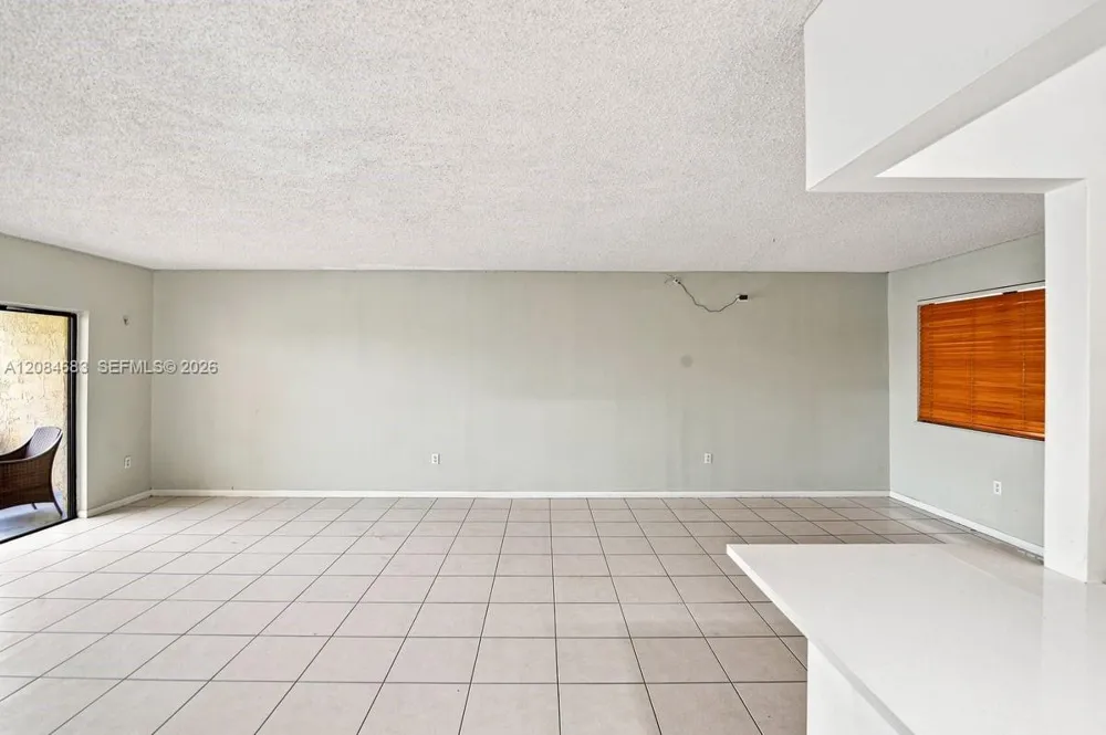 471 Ives Dairy Rd #202-3 Miami, FL 33179