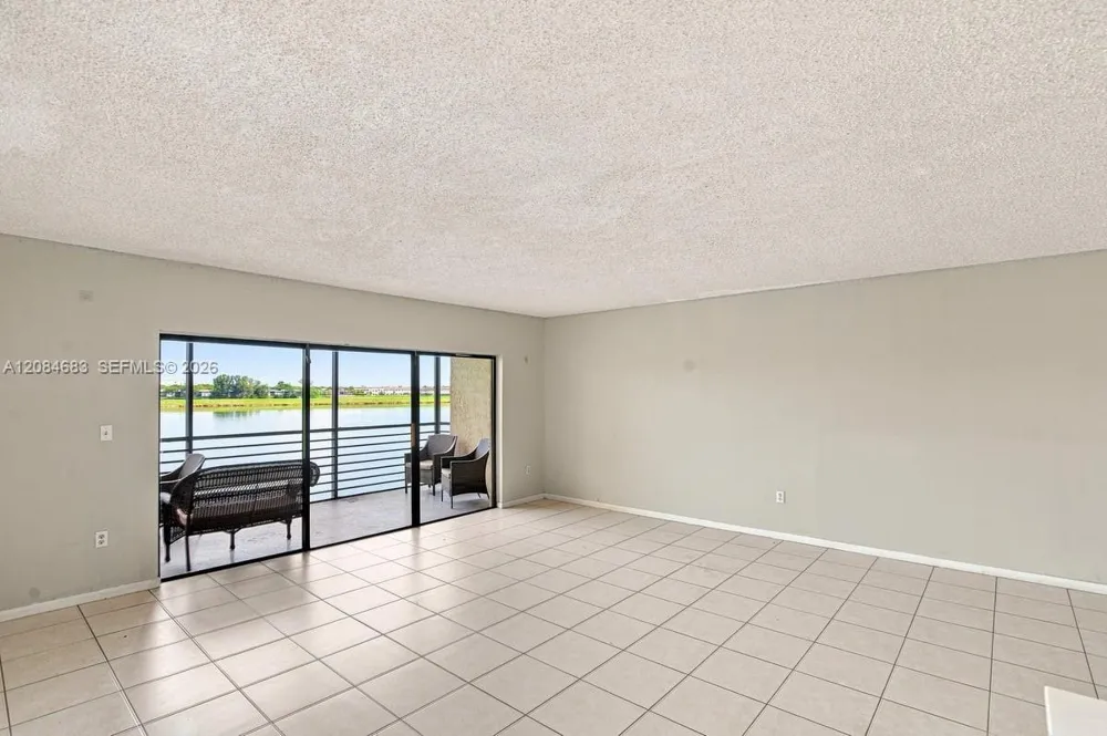 471 Ives Dairy Rd #202-3 Miami, FL 33179