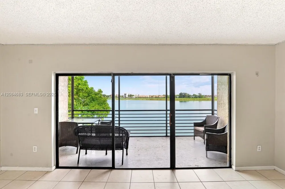 471 Ives Dairy Rd #202-3 Miami, FL 33179