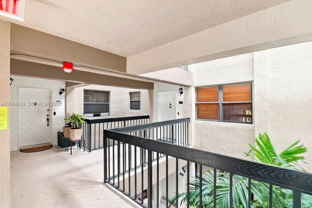 471 Ives Dairy Rd #202-3 Miami, FL 33179