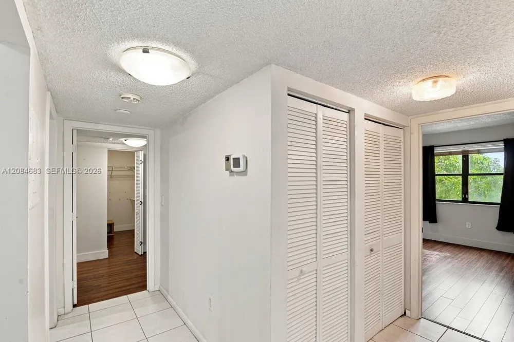 471 Ives Dairy Rd #202-3 Miami, FL 33179