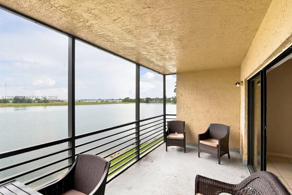 471 Ives Dairy Rd #202-3 Miami, FL 33179