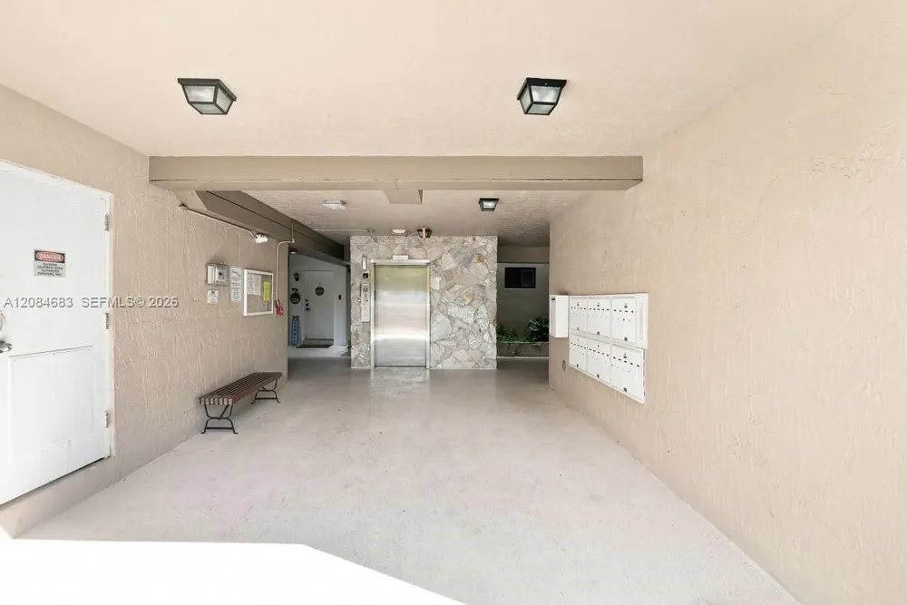 471 Ives Dairy Rd #202-3 Miami, FL 33179