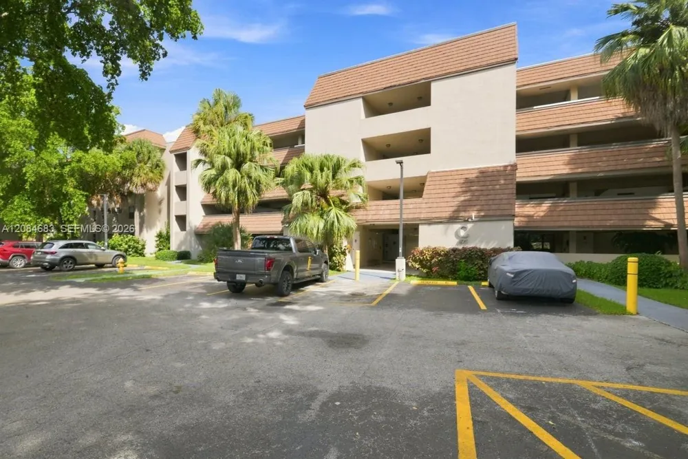 471 Ives Dairy Rd #202-3 Miami, FL 33179