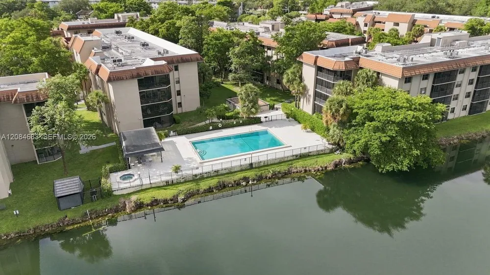 471 Ives Dairy Rd #202-3 Miami, FL 33179