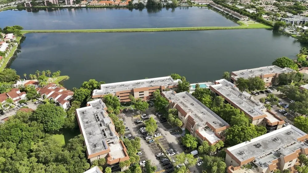 471 Ives Dairy Rd #202-3 Miami, FL 33179