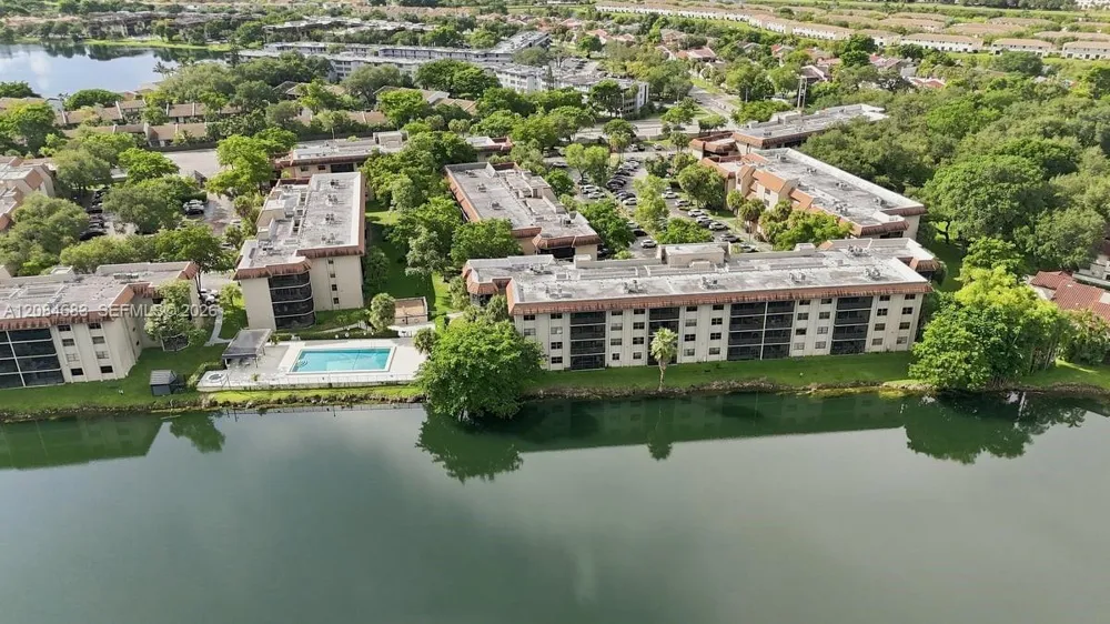 471 Ives Dairy Rd #202-3 Miami, FL 33179