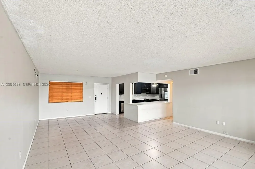 471 Ives Dairy Rd #202-3 Miami, FL 33179