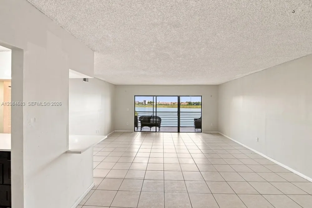 471 Ives Dairy Rd #202-3 Miami, FL 33179