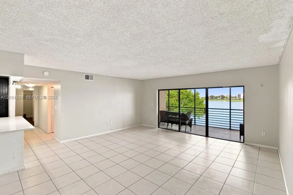 471 Ives Dairy Rd #202-3 Miami, FL 33179