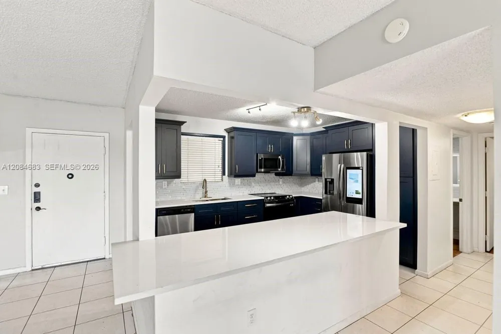 471 Ives Dairy Rd #202-3 Miami, FL 33179
