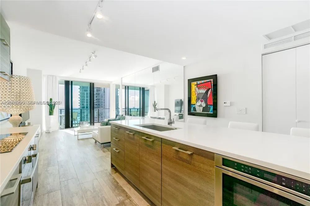 650 NE 32nd St #4402 Miami, FL 33137