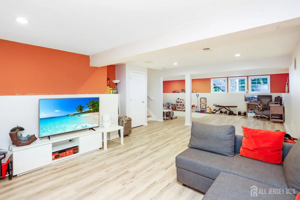 32 walden Court Old Bridge, NJ 08857