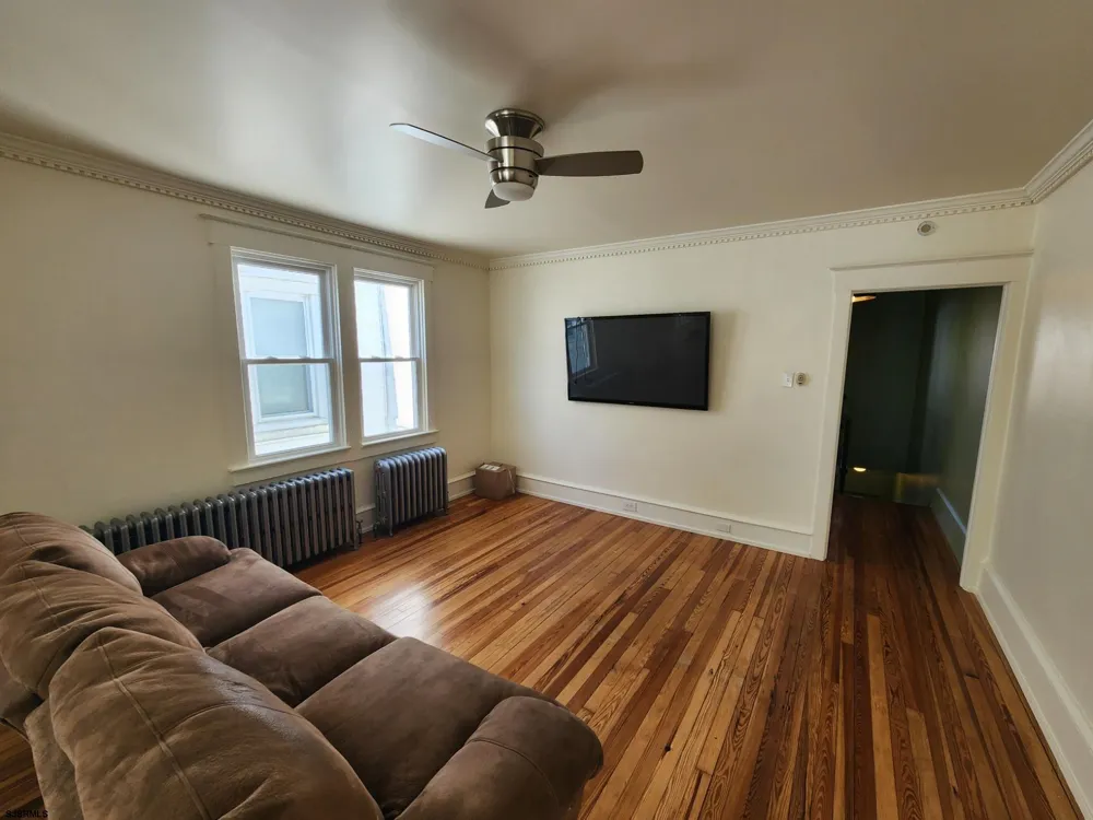 943 Asbury Ave Ocean City, NJ 08226