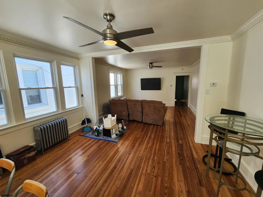 943 Asbury Ave Ocean City, NJ 08226
