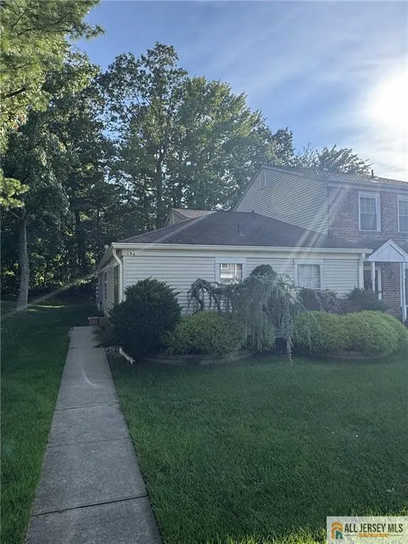 194 Yorkshire Court Old Bridge, NJ 08857