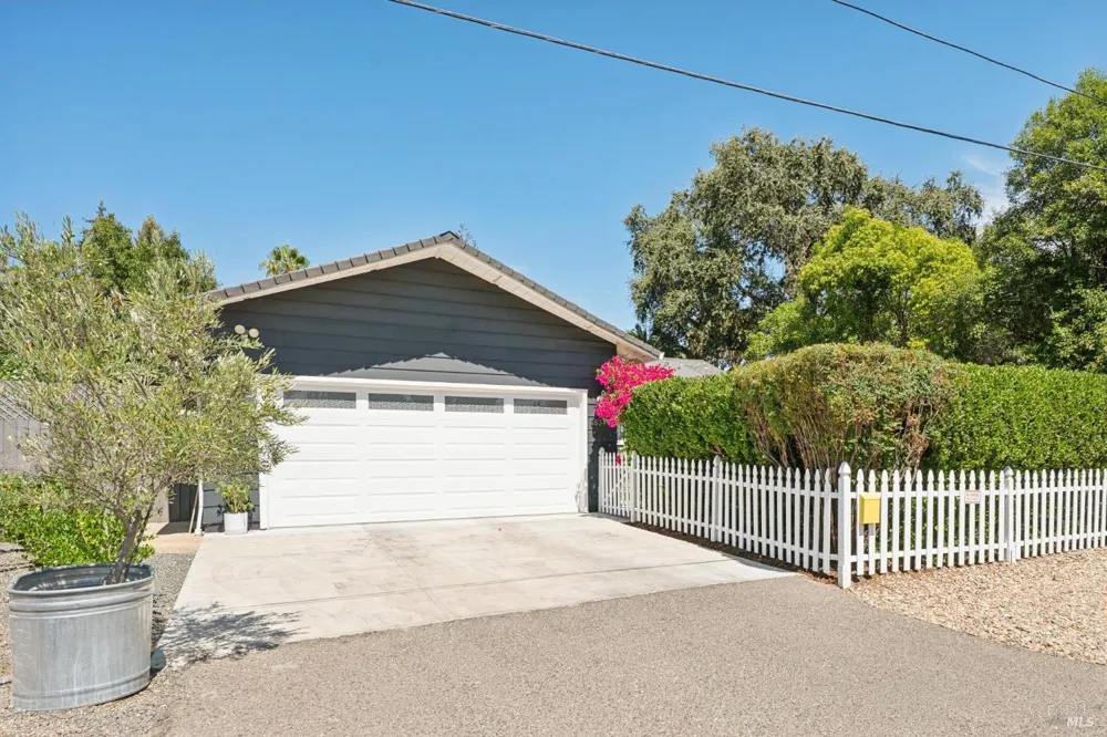 18344 Happy Lane Sonoma, CA 95476