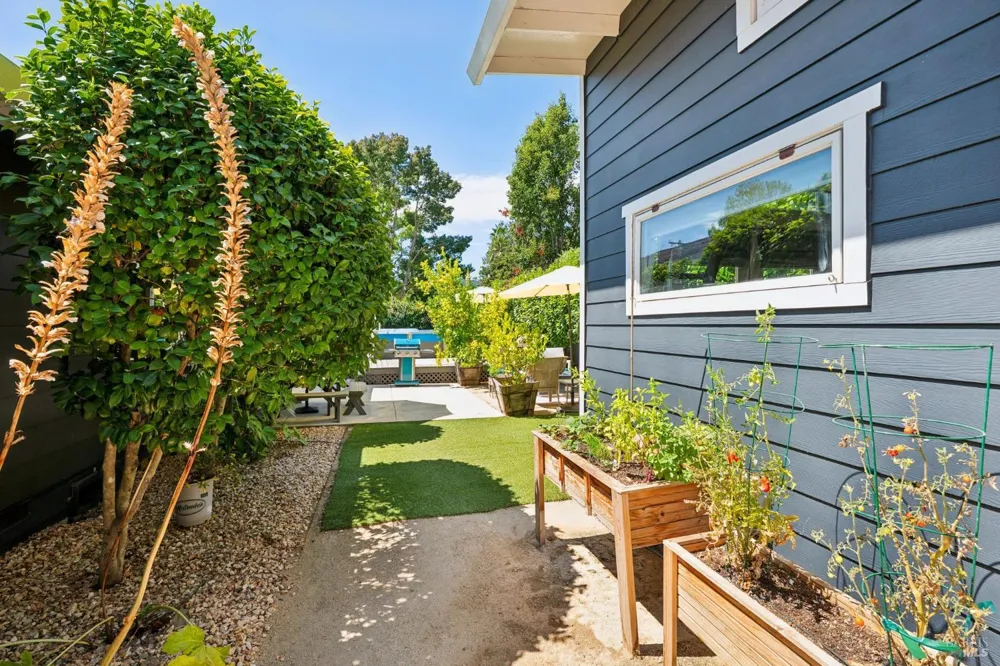 18344 Happy Lane Sonoma, CA 95476