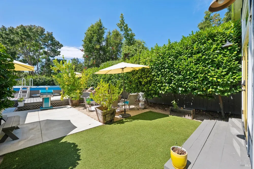 18344 Happy Lane Sonoma, CA 95476