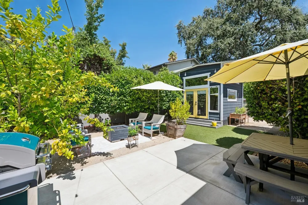 18344 Happy Lane Sonoma, CA 95476