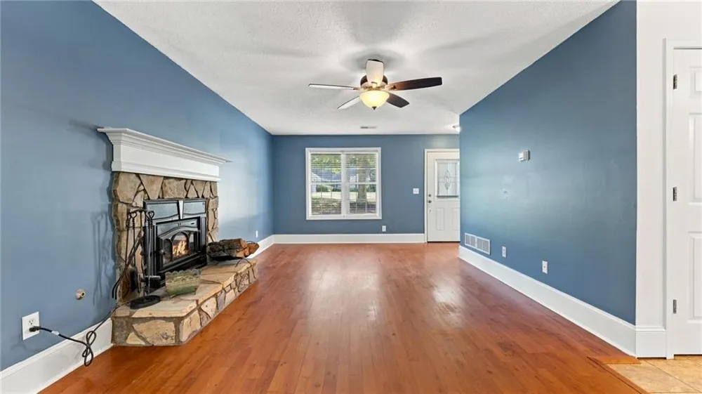 32 Maddox Road SE Acworth, GA 30102