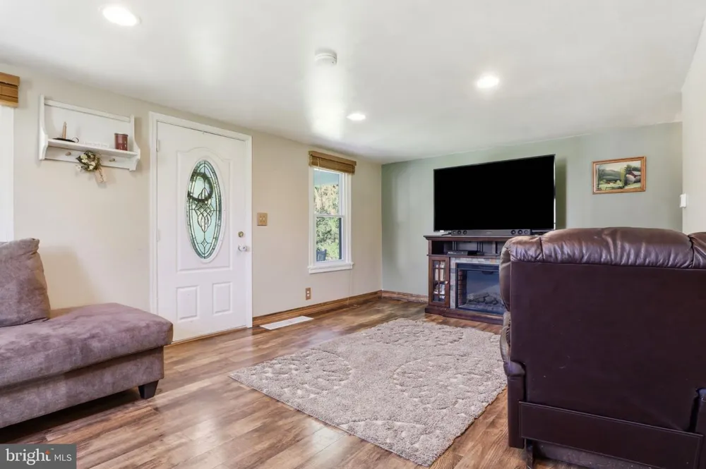 986 2ND STREET Mount Wolf, PA 17347