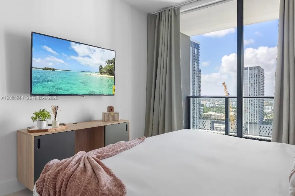 159 NE 6th St #2704 Miami, FL 33132