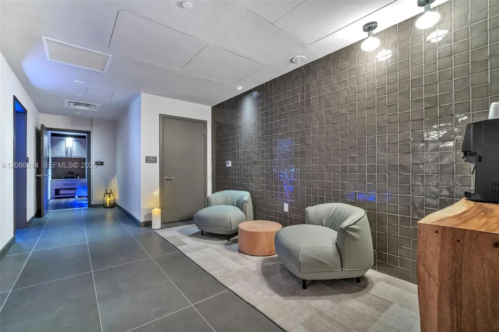 159 NE 6th St #2704 Miami, FL 33132
