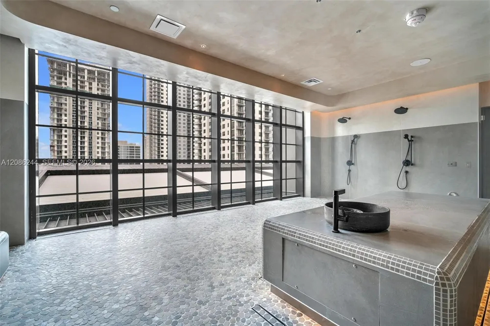 159 NE 6th St #2704 Miami, FL 33132